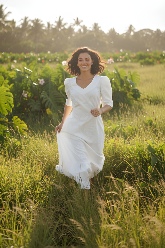 Elowen White Muʻumuʻu