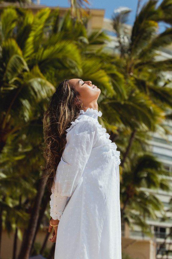 Isolde White Muʻumuʻu